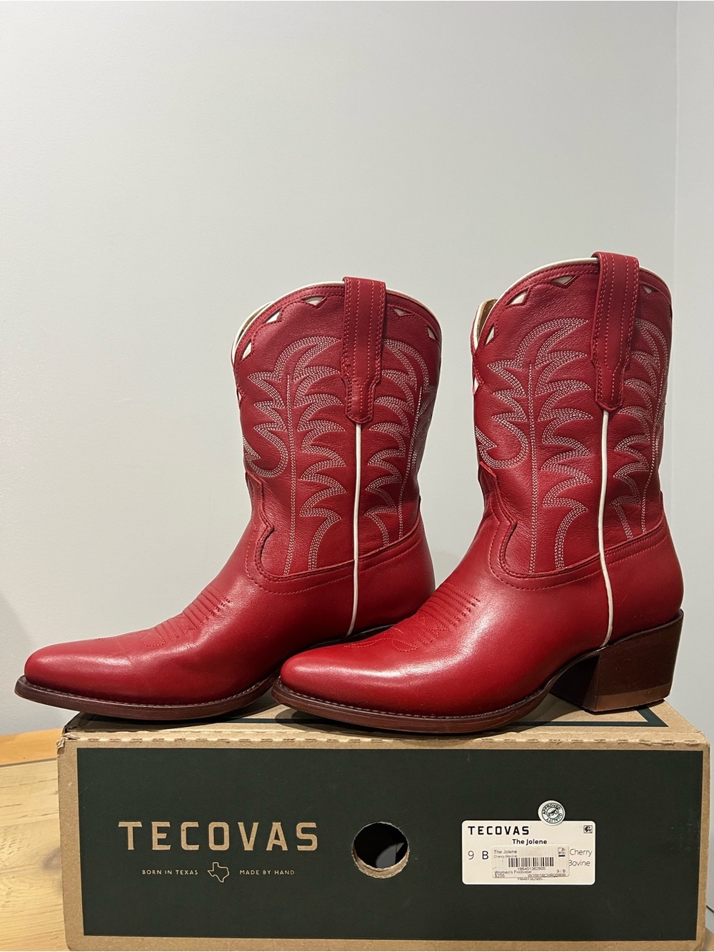 Tecovas cherry Red Women's Jolene Western Boots size 9